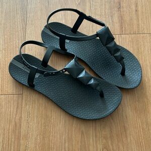 Black ipanema thong sandals